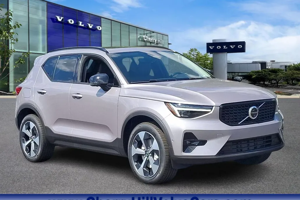 2026 Volvo XC40 Plus photo 1