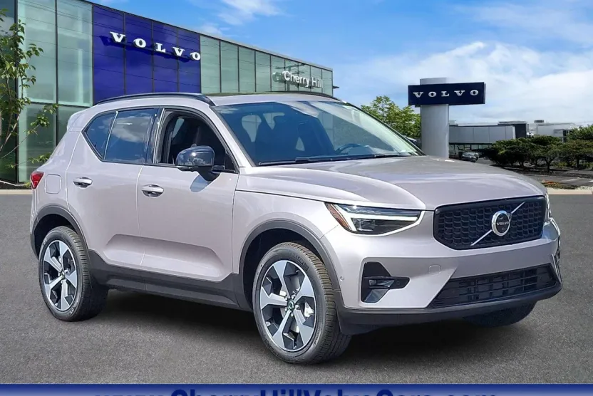 2026 Volvo XC40 Plus photo 1