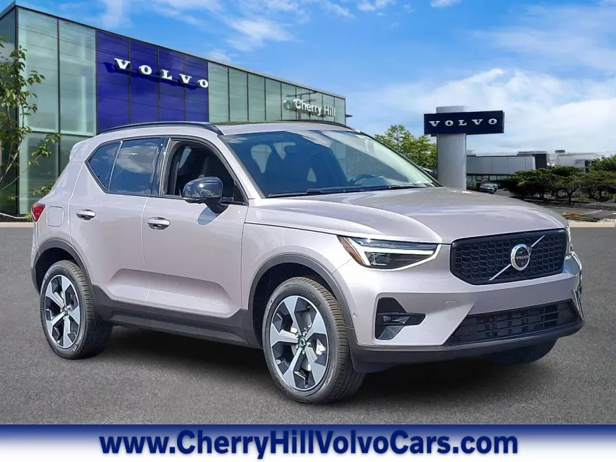 2026 Volvo XC40 Plus photo 1