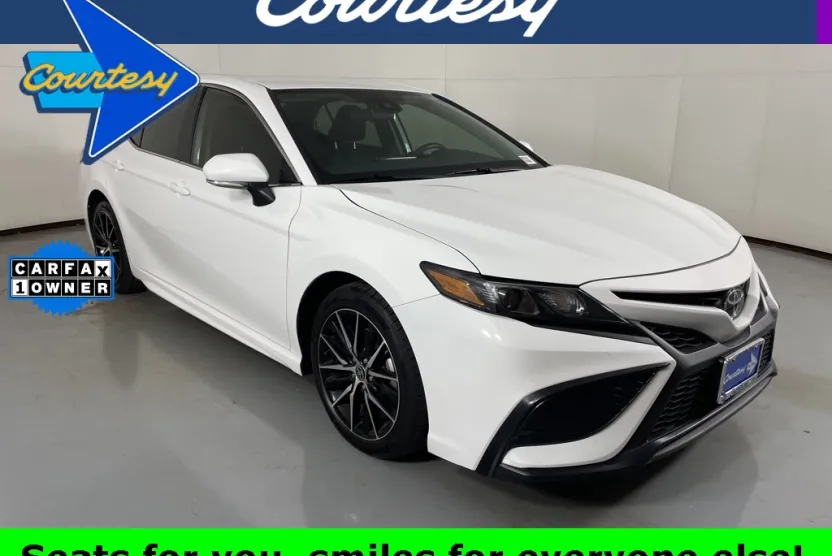 2024 Toyota Camry SE photo 1