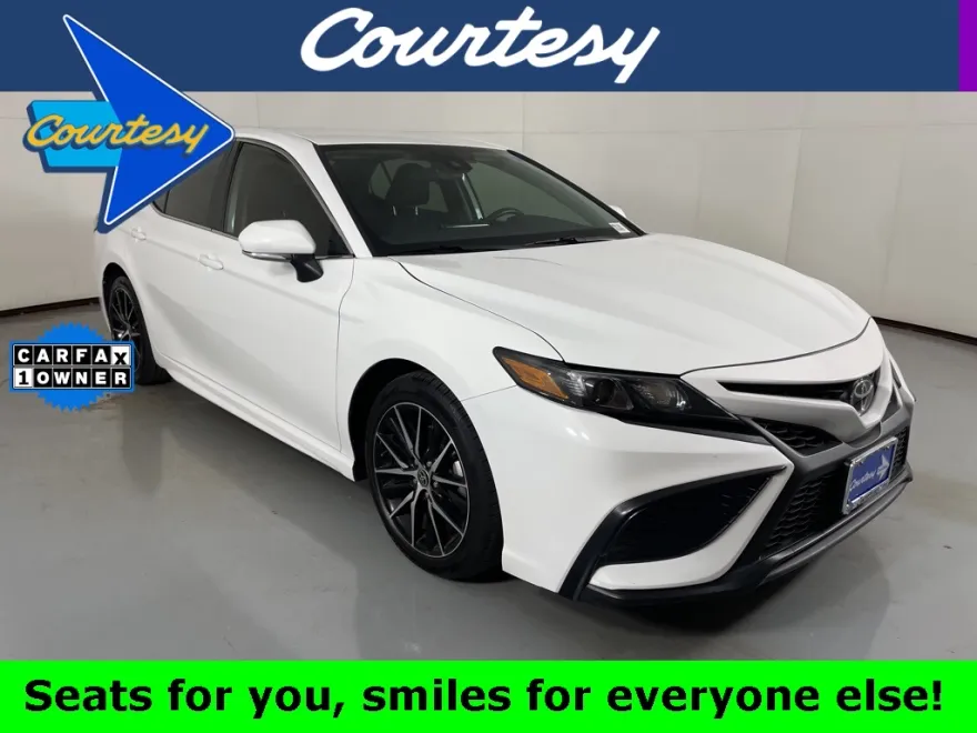 2024 Toyota Camry SE photo 1