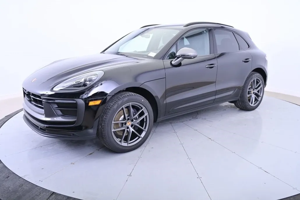 2025 Porsche Macan Base photo 1