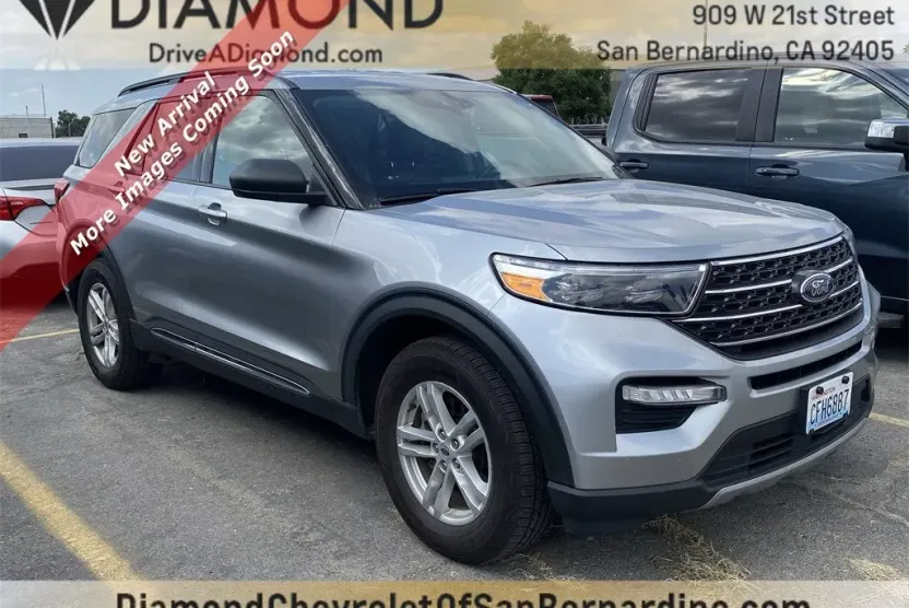 2023 Ford Explorer XLT photo 1