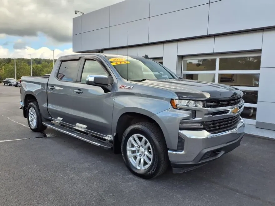 2022 Chevrolet Silverado 1500 LT photo 1