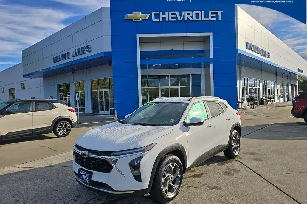 2024 Chevrolet Trax LT photo 1