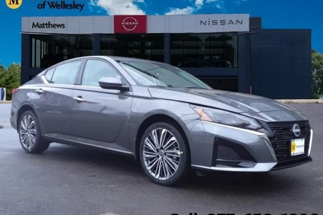 2025 Nissan Altima SL photo 1