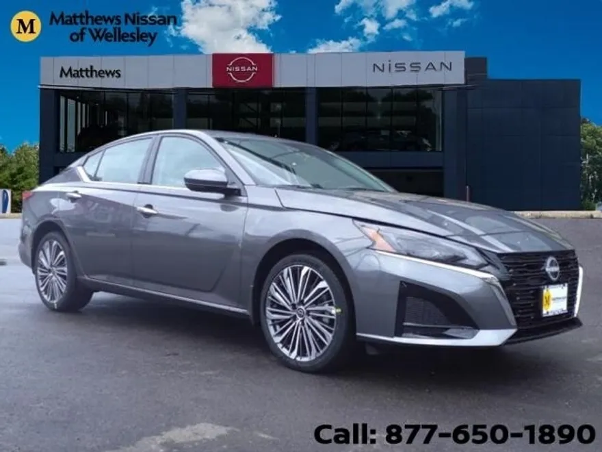 2025 Nissan Altima SL photo 1