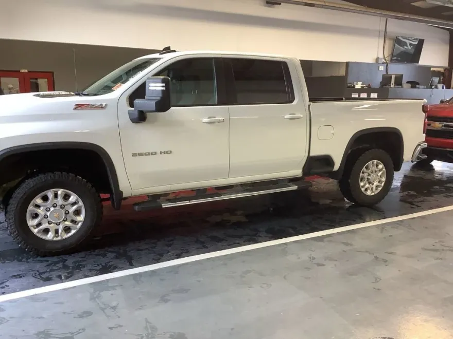 2024 Chevrolet Silverado 2500HD LT photo 1