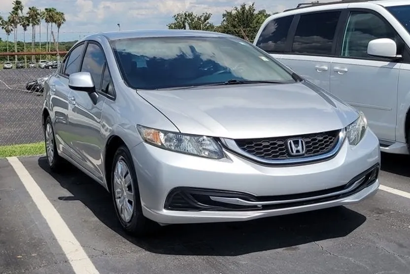 2013 Honda Civic LX photo 1
