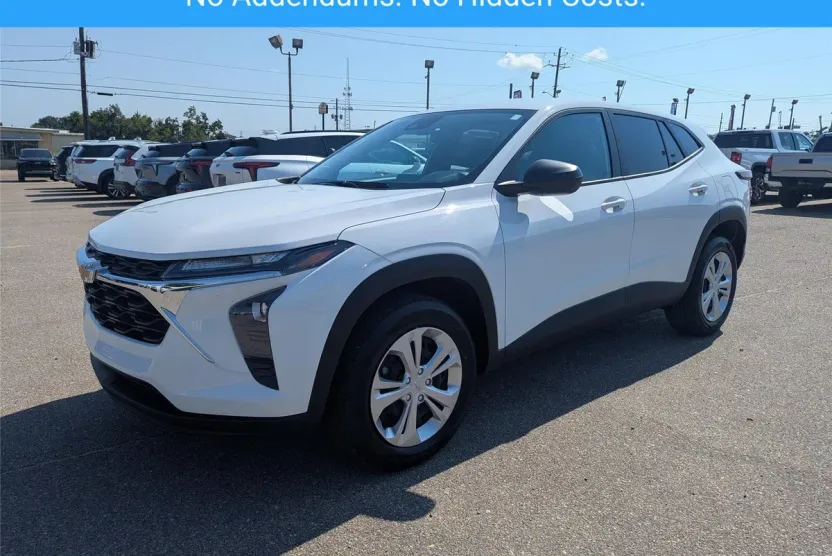 2025 Chevrolet Trax LS photo 1