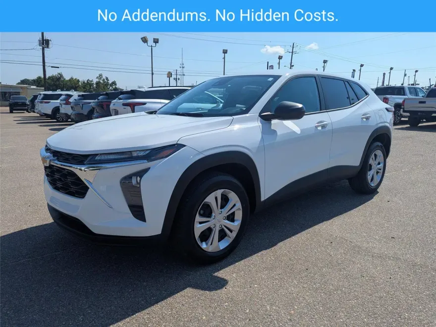 2025 Chevrolet Trax LS photo 1