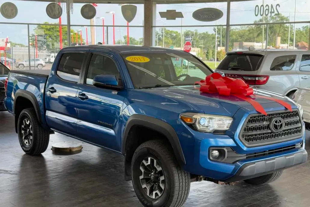 2017 Toyota Tacoma TRD Double Cab V6 4x4 photo 1