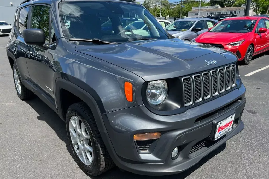 2022 Jeep Renegade Latitude photo 1