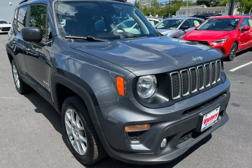2022 Jeep Renegade Latitude photo 1
