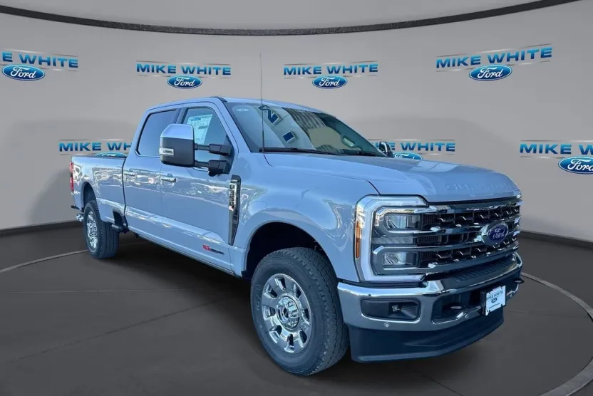 2025 Ford F-350 Lariat photo 1