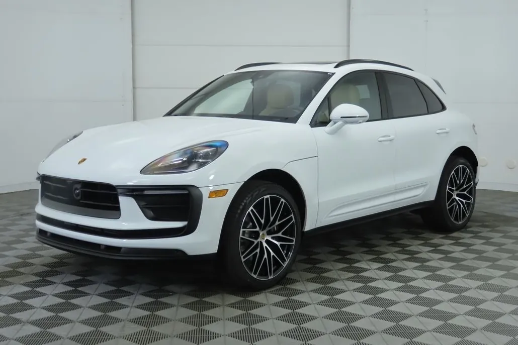 2025 Porsche Macan Base photo 1