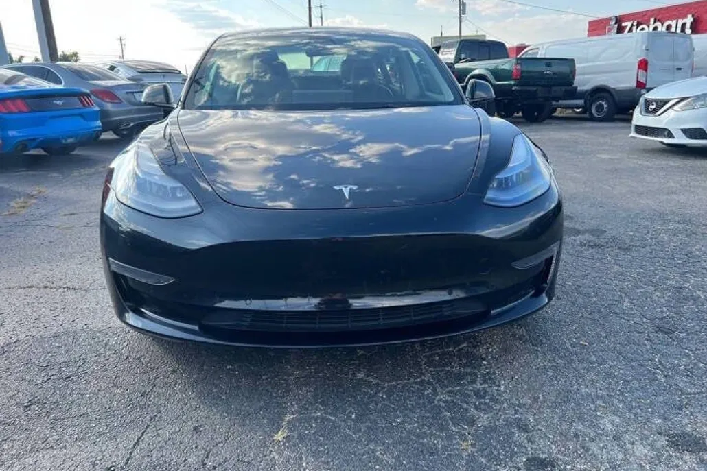 2021 Tesla Model 3 Standard Range Plus photo 1