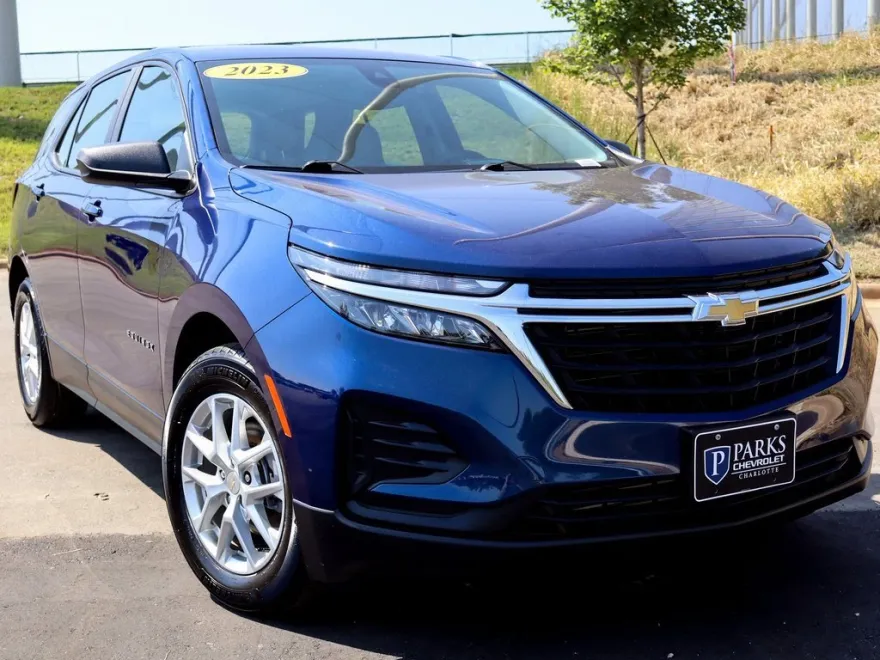 2023 Chevrolet Equinox LS photo 1