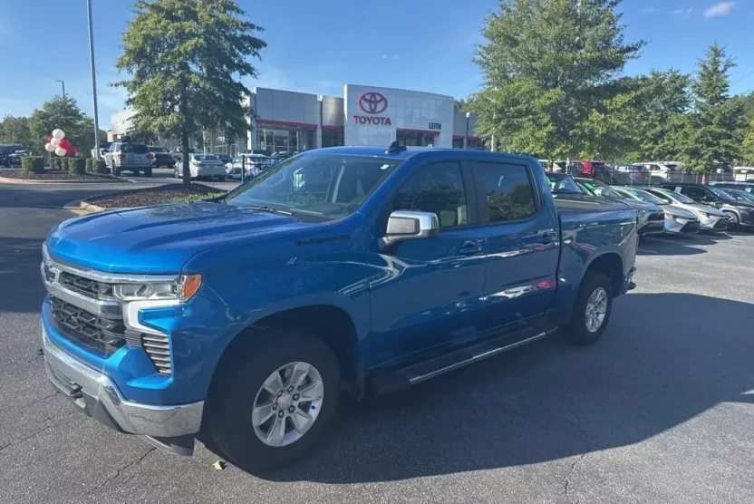 2024 Chevrolet Silverado 1500 LT photo 1