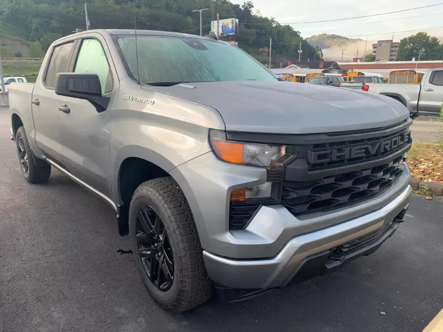 2026 Chevrolet Silverado 1500 Custom photo 1