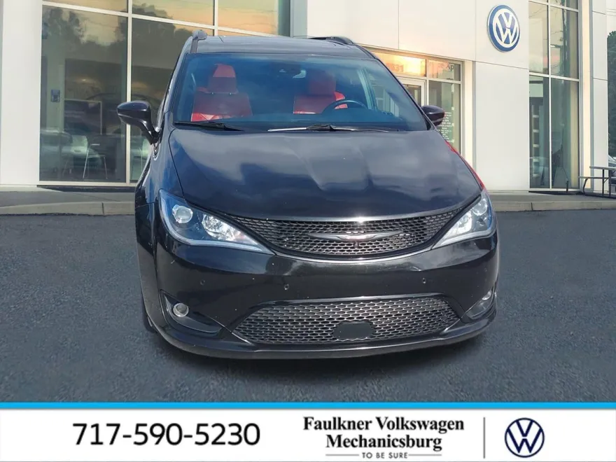 2020 Chrysler Pacifica Hybrid Red photo 1