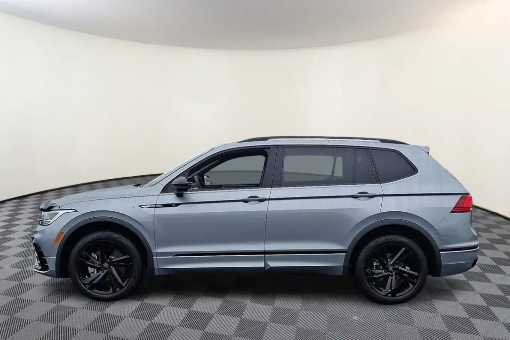 2024 Volkswagen Tiguan SE R-Line Black photo 1
