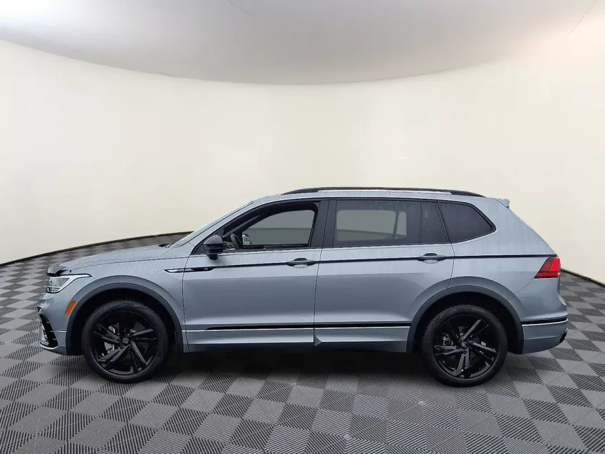 2024 Volkswagen Tiguan SE R-Line Black photo 1