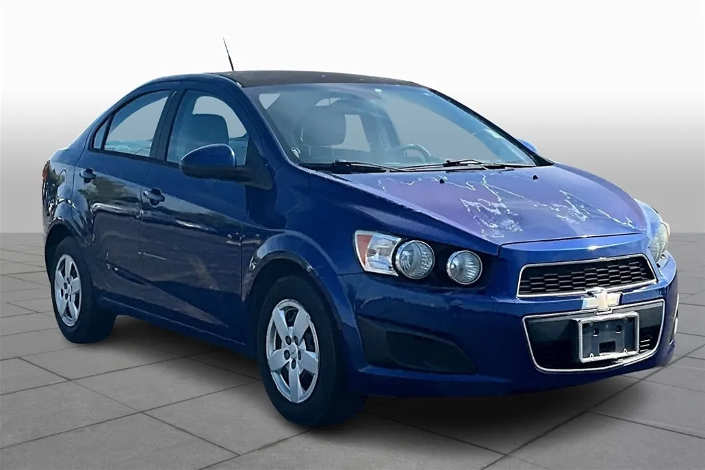 2013 Chevrolet Sonic LS photo 1