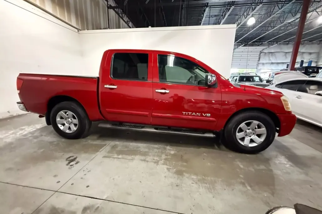 2005 Nissan Titan Crew Cab LE photo 1