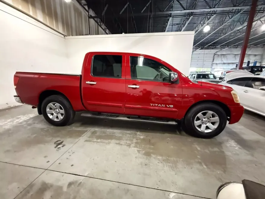 2005 Nissan Titan Crew Cab LE photo 1