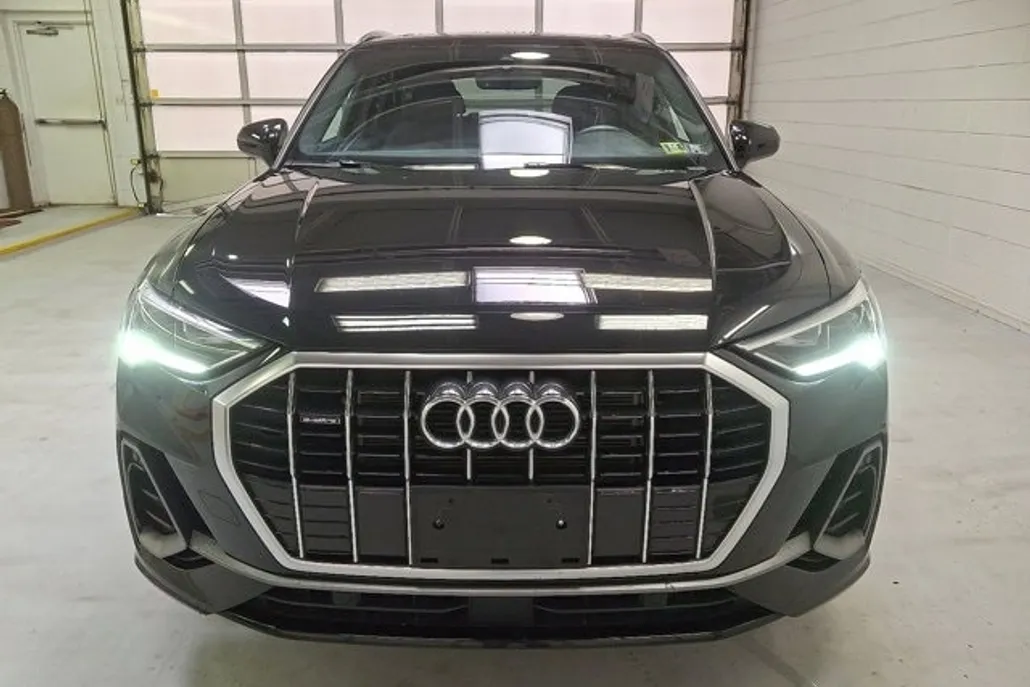 2024 Audi Q3 S line Premium photo 1