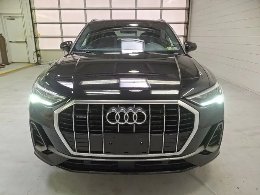 2024 Audi Q3 S line Premium photo 1