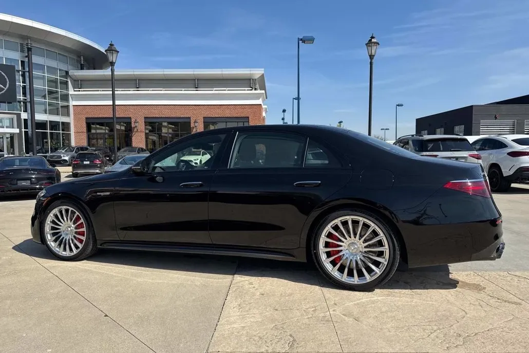 2025 Mercedes Benz S 63 e AMG 4MATIC photo 1