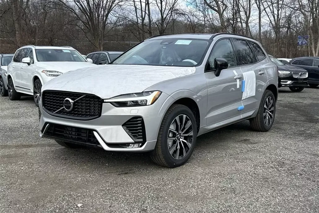 2025 Volvo XC60 B5 Core photo 1