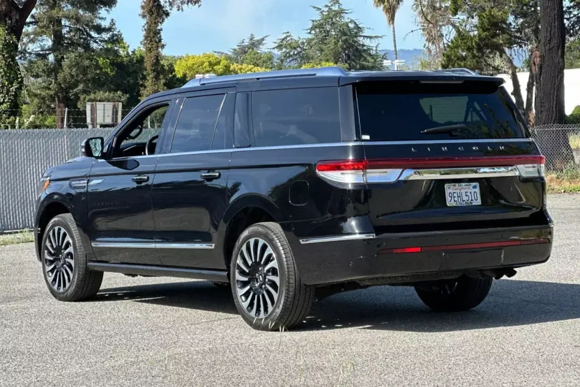 2022 Lincoln Navigator Black Label photo 1