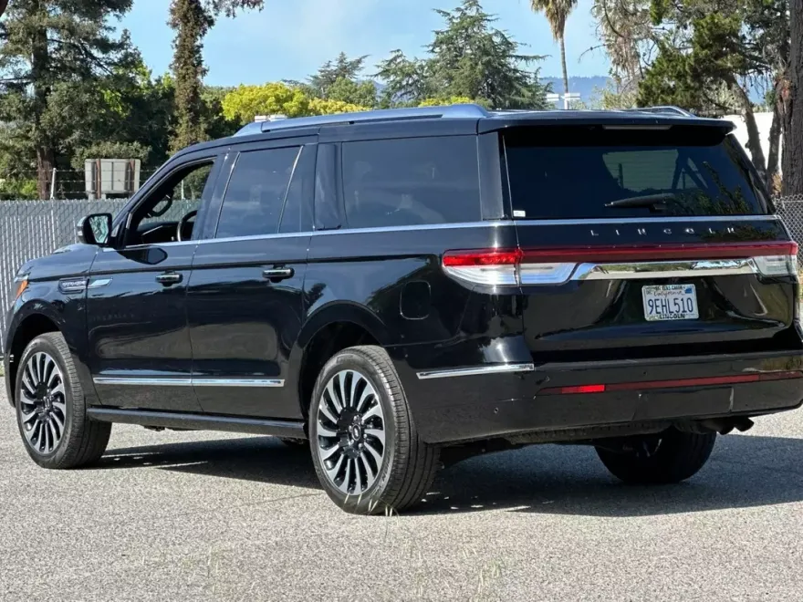 2022 Lincoln Navigator Black Label photo 1