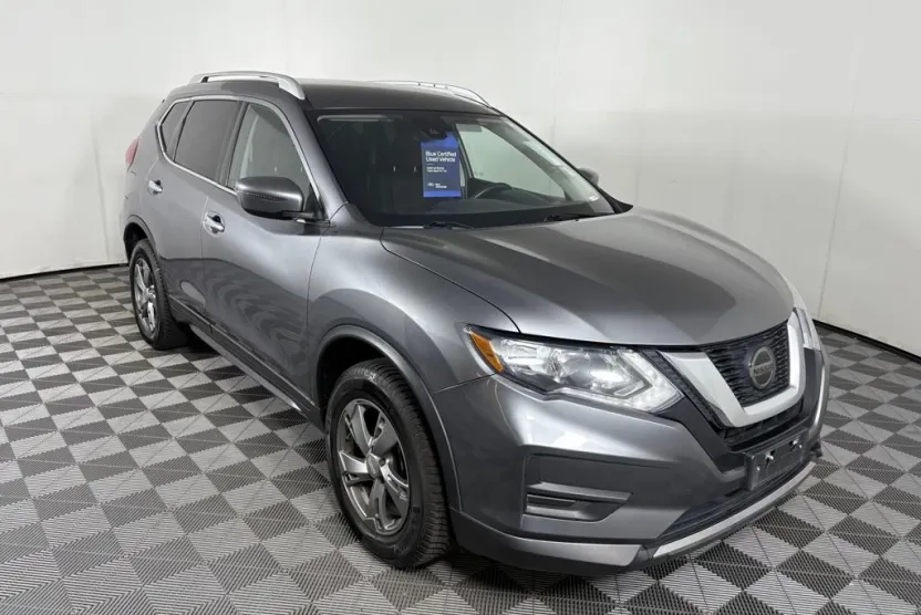 2020 Nissan Rogue SV photo 1