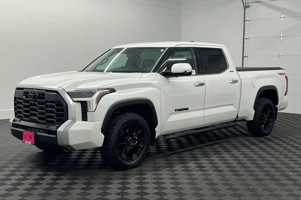 2023 Toyota Tundra Limited photo 1