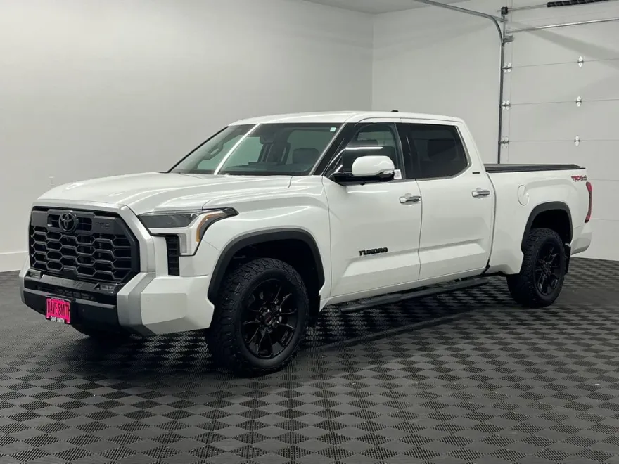 2023 Toyota Tundra Limited photo 1