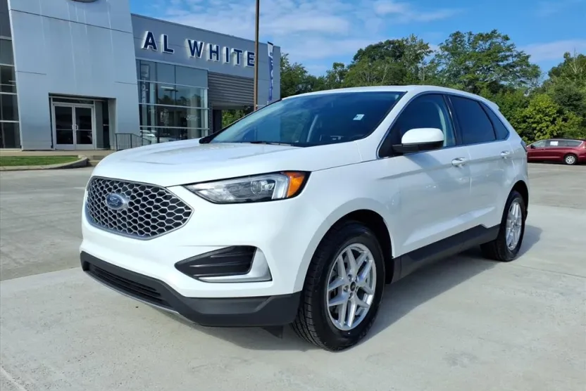 2023 Ford Edge SEL photo 1