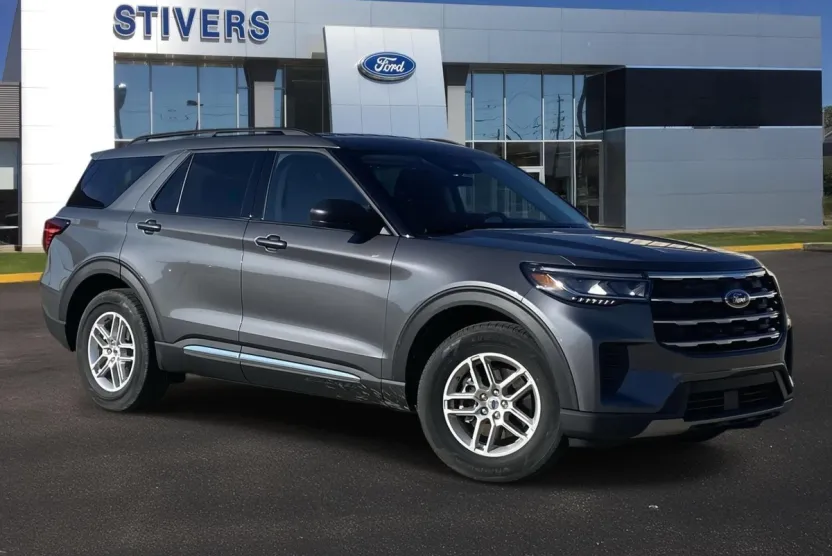 2025 Ford Explorer photo 1