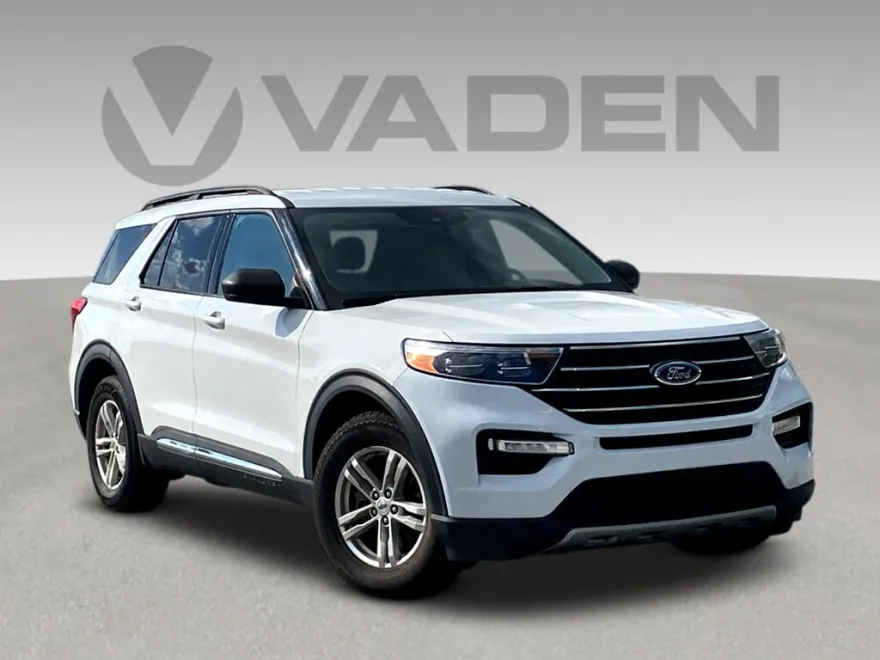 2023 Ford Explorer XLT photo 1
