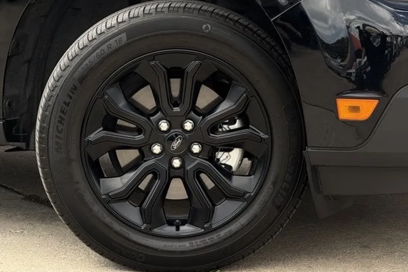 2024 Ford Maverick XLT photo 1