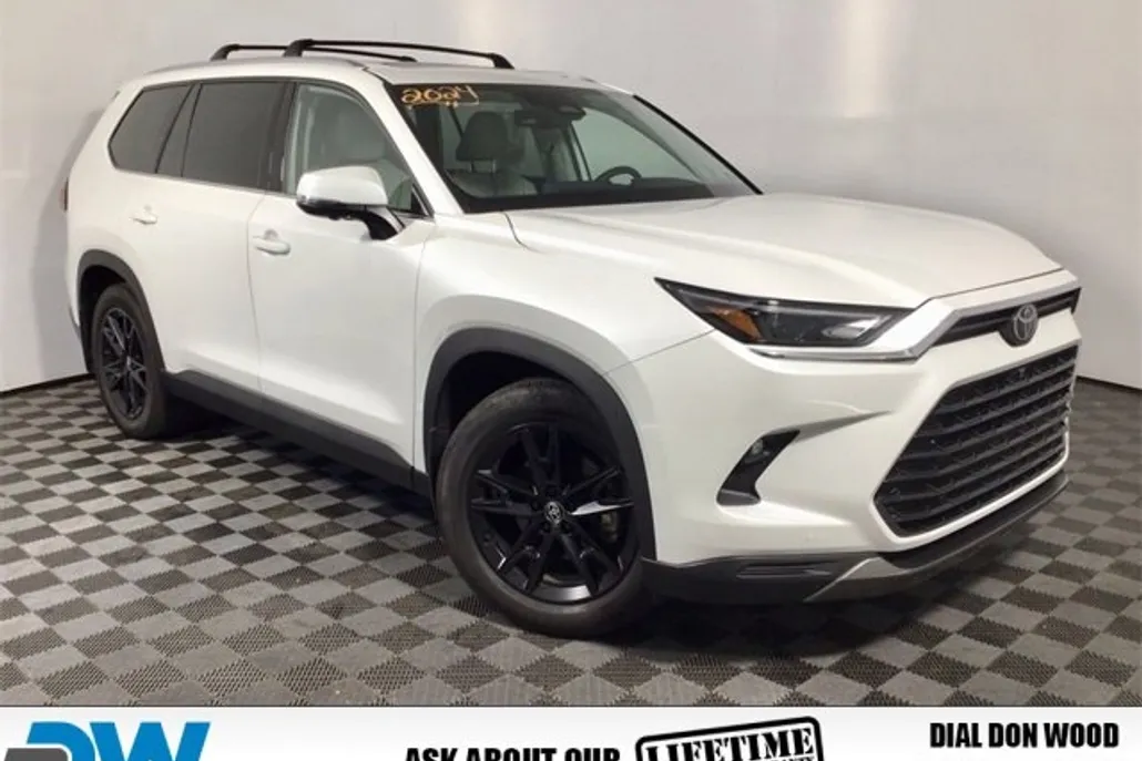 2024 Toyota Grand Highlander XLE Platinum photo 1