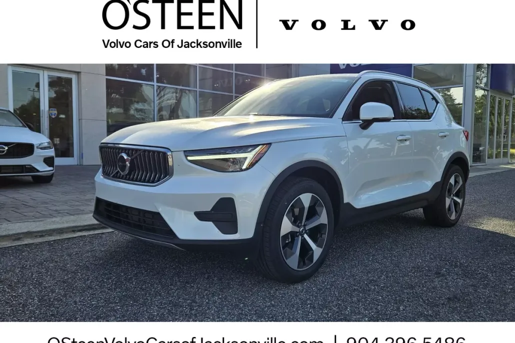 2025 Volvo XC40 Core photo 1