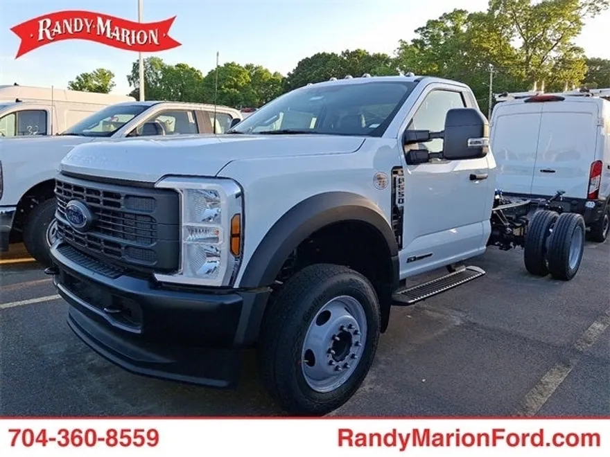 2025 Ford F-550 photo 1