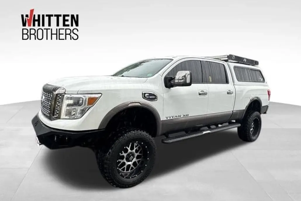 2019 Nissan Titan Platinum Reserve photo 1