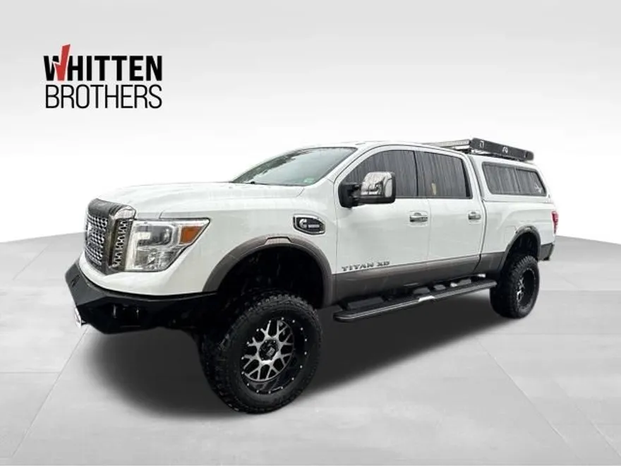 2019 Nissan Titan Platinum Reserve photo 1