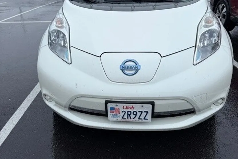 2015 Nissan Leaf S photo 1