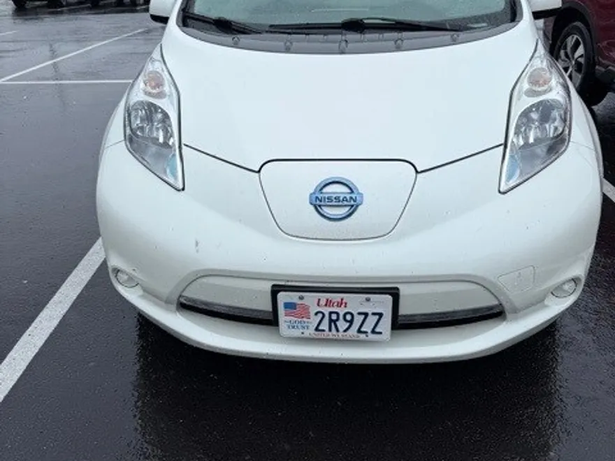 2015 Nissan Leaf S photo 1